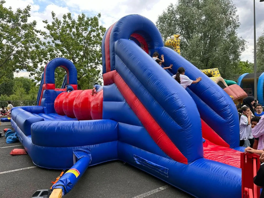 Wipeout – location jeux sportifs et défis en Île-de-France, France Gonflable
