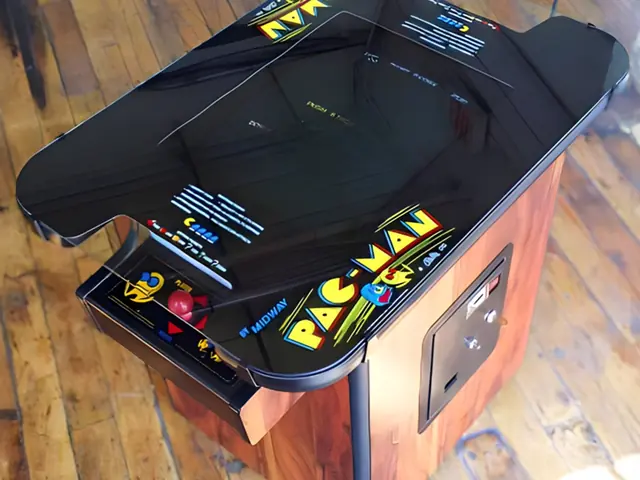 Table cocktail Pac-Man – location jeux d'arcade et de fête foraine en Île-de-France